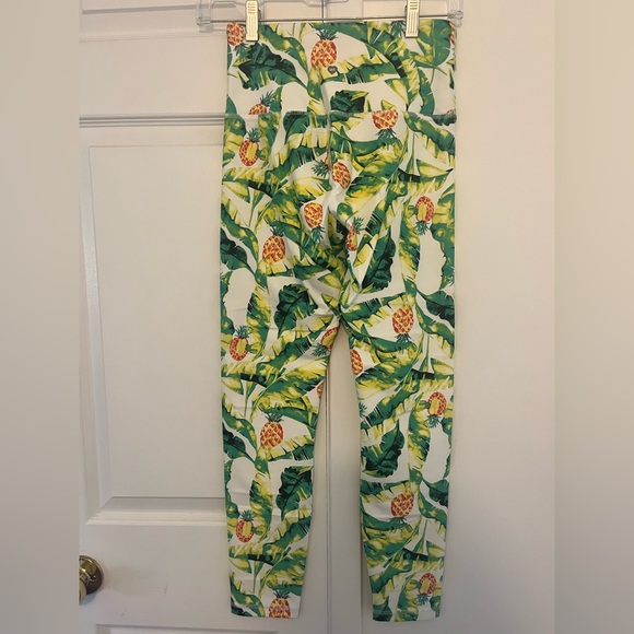 🆕 🍍Wildfox Sweat Pineapple Workout Leggings 🍍 - Picture 2 of 4